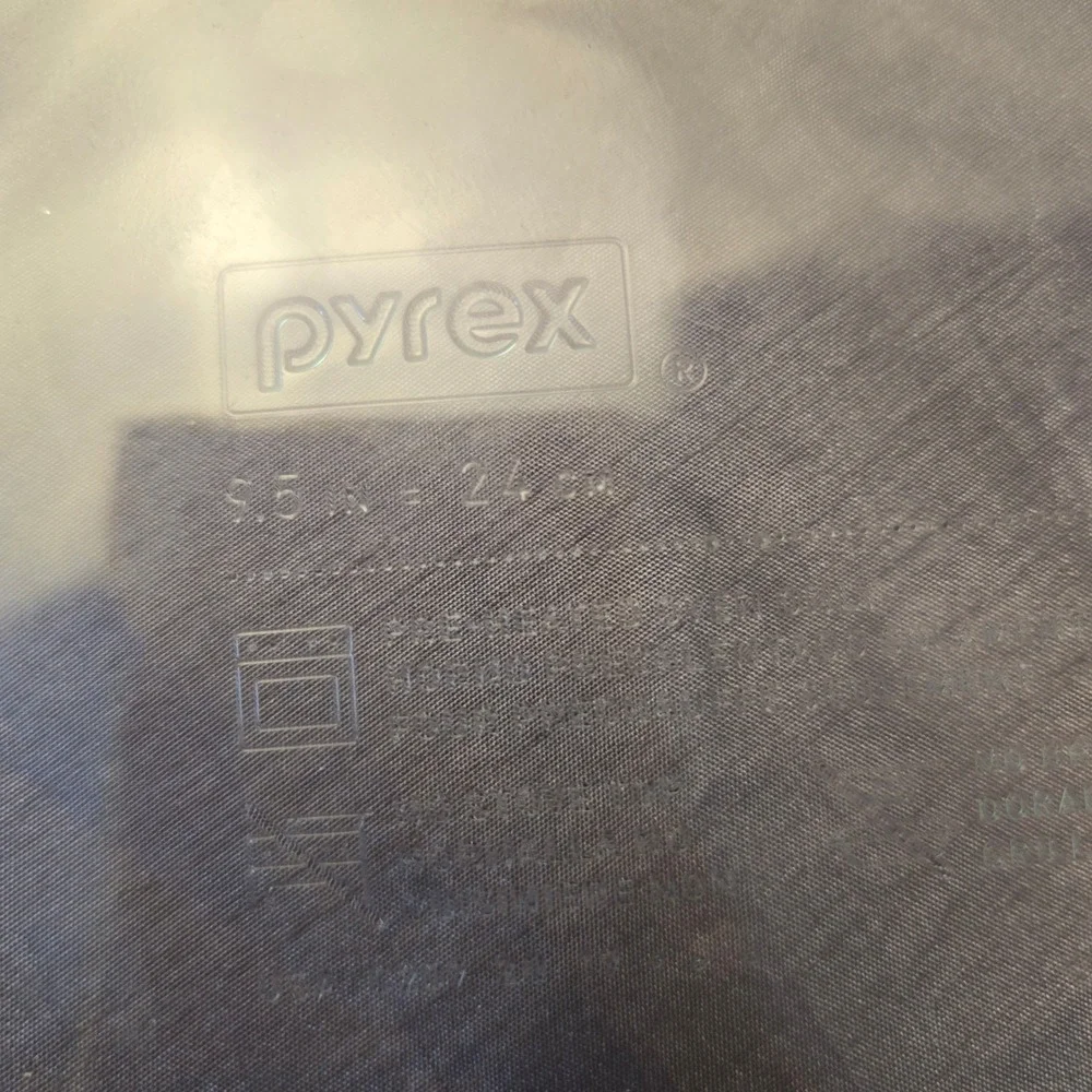 Pyrex‎ 9.5 Inch Clear Glass Pie Plate Fluted Edge Baking Dish 24 cm